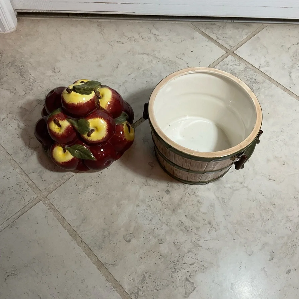 Vintage Apple bushel canister ceramic cookie jar, 12 tall, 7 wide, like new